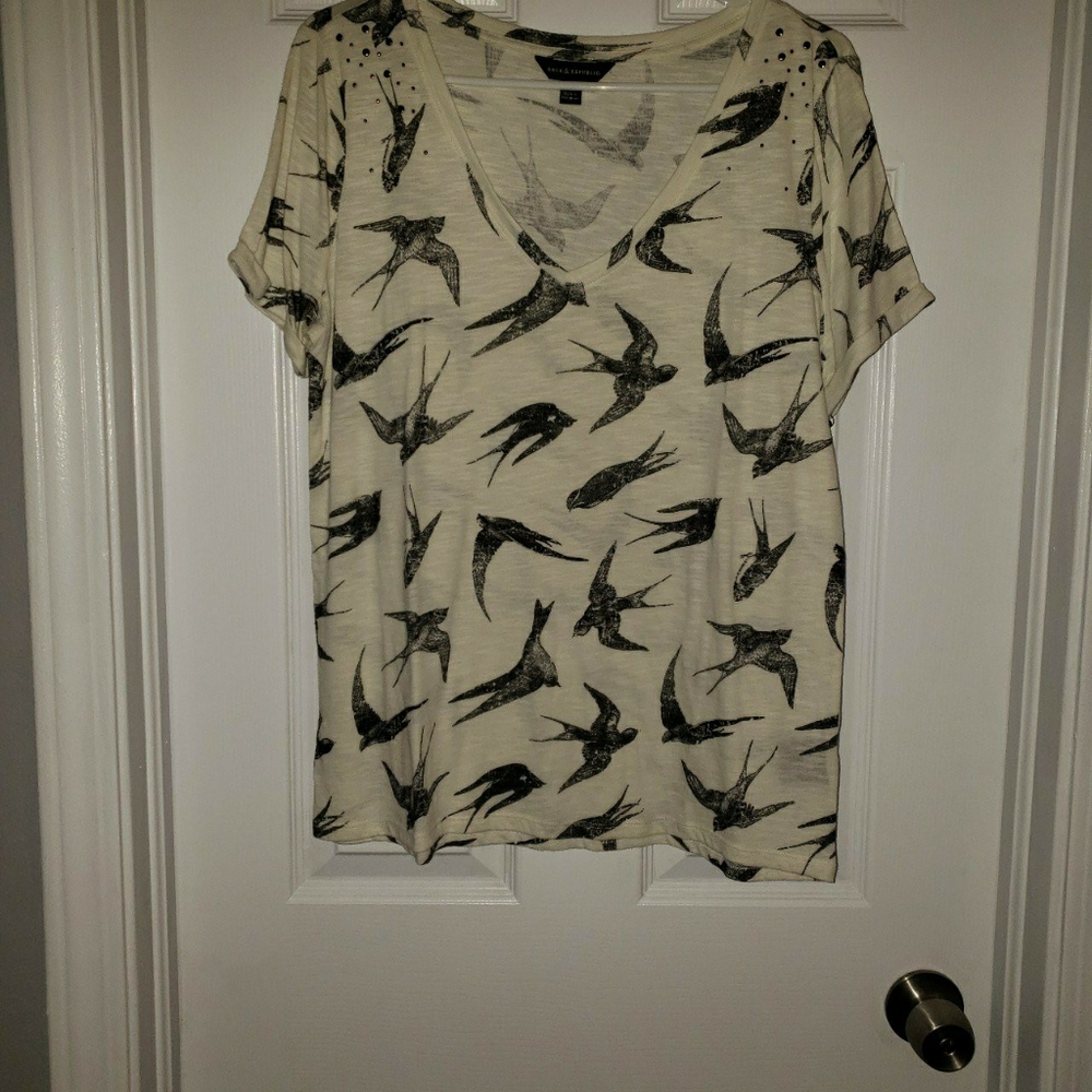 Rock and Republic V neck tshirt